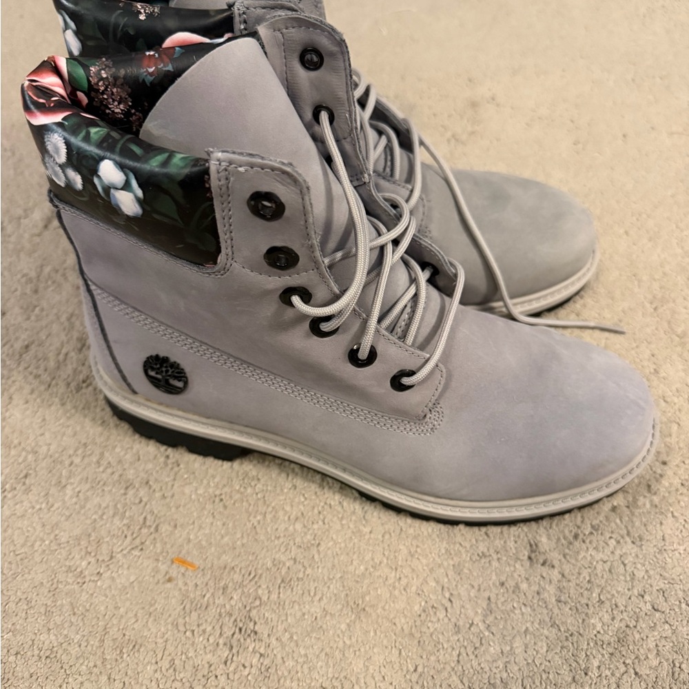 Timberland Women's Light Gray Floral-Collar Lace-Up Ankle Boots